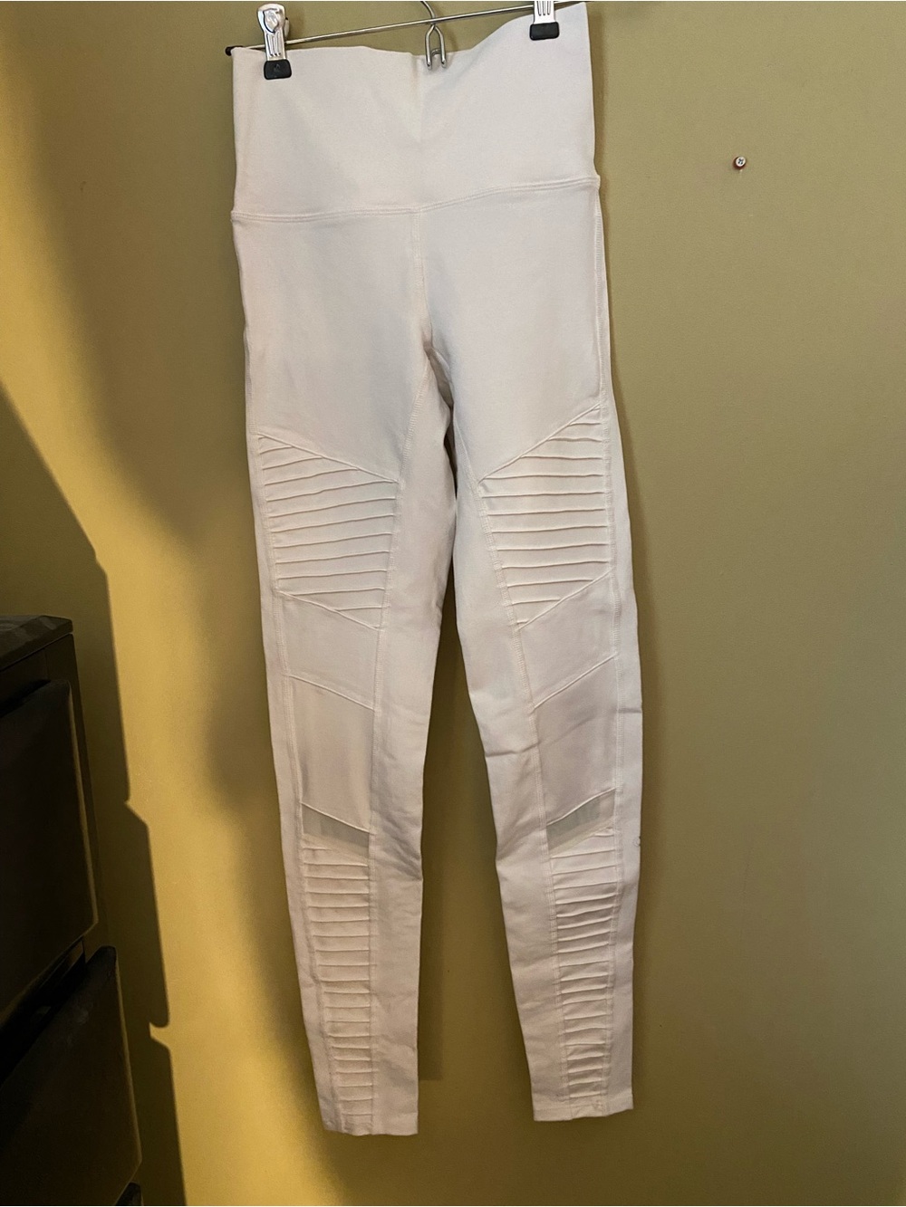 ALO Yoga High-Waist Off-White Moto Leggings - Women's XS